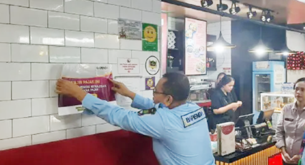 Restoran Delico di Terminal 3 Bandara Soetta Tangerang Kembali Ditempel Stiker "Belum Bayar Pajak"