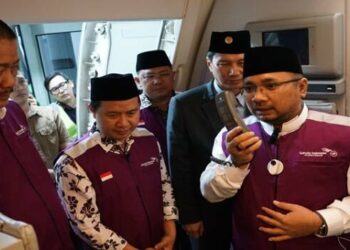Menag Yaqut Lepas Keberangkatan Calon Jemaah Haji Kloter Pertama di Bandara Soetta Tangerang