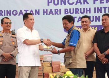 Pj Bupati Tangerang Pimpin Puncak Peringatan Hari Buruh 2024