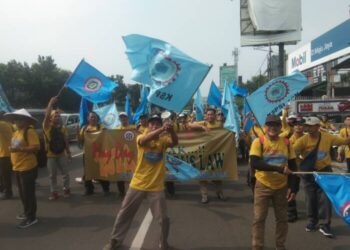 Ratusan Buruh dari Tangerang Selatan Berangkat Menuju Jakarta, Ini Tuntutannya!