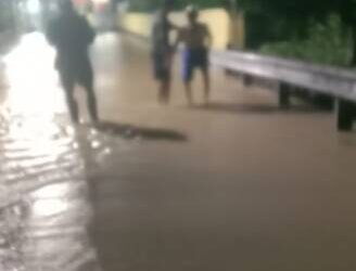 BREAKING NEWS! Sungai Cisadane Meluap, Perumahan Pesona Serpong Terendam