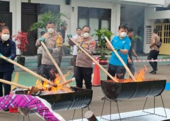 Kejari Kota Tangerang Musnahkan Barang Bukti 216 Kasus Yang Sudah Inkrah