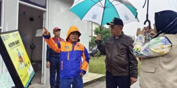 Cisadane Meluap, Wali Kota Tangsel Pastikan Bantuan Terdistribusi ke Masyarakat