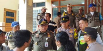 Wartawan dan Mahasiswa  Segel Gedung DPRD Kota Tangerang Tolak RUU Penyiaran