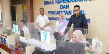 Sidak ke Disdukcapil, Wabup Tanto Periksa Proses Pengurusan Dokumen Kependudukan
