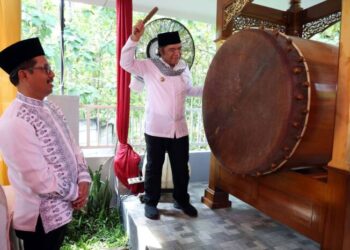 Bersama Kajati Banten, Pj Gubernur Banten Al Muktabar Resmikan Wakaf Masjid Kejagung RI