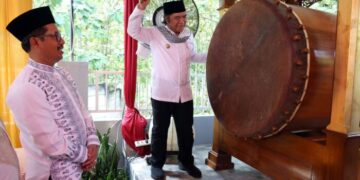 Bersama Kajati Banten, Pj Gubernur Banten Al Muktabar Resmikan Wakaf Masjid Kejagung RI