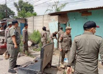 Satpol PP Kabupaten Serang Bongkar Lima Bangunan Liar di Kragilan