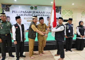 Plh Gubernur Banten Al Muktabar Lepas Jamaah Haji Kabupaten Tangerang