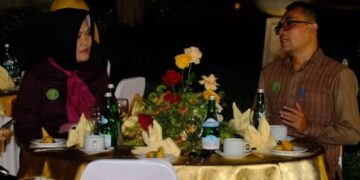 Ketua Dekranasda Provinsi Banten Tine Al Muktabar Kenakan Pakaian Berbahan Tenun Baduy