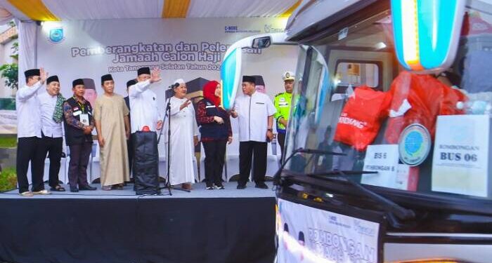 Jemaah Haji Kota Tangerang Selatan Berangkat Hari Ini 393 Orang, Tertua Berusia 88 Tahun