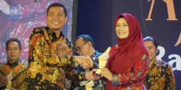 Bupati Pandeglang Raih Penghargaan Tokoh Pelopor Mal Pelayanan Publik