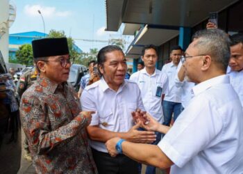 Mendag Zulkifli Hasan Kunjungi Pasar Kelapa dan PT Krakatau Steel
