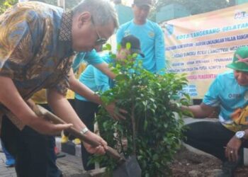 Lakukan Penanaman Pohon Bersama, Benyamin Ingin Aksi Bukan Narasi