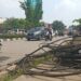 Kabel-kabel Berserakan di Trotoar Pamulang Membahayakan Pejalan Kaki