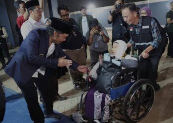 Pj Gubernur Banten Al Muktabar Sambut Kedatangan Jamaah Haji Provinsi Banten Kloter 02