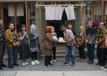 Dilatih Membuat Keramik, Bupati Serang Ajak Warga Pahami Strategi Pemasaran