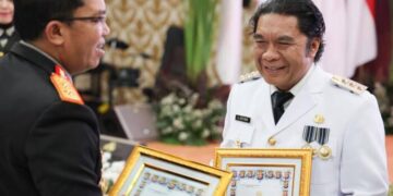 Hari Bhayangkara ke-78, Pj Gubernur Banten Al Muktabar Raih Penghargaan Atas Sinergi Dalam Membantu Tugas Polda Banten