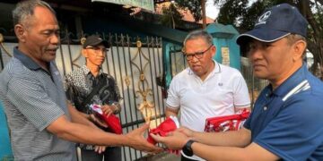 Sambut HUT RI ke 79, Pemkot Bagikan Bendera dan Ajak Masyarakat Bersih-Bersih Lingkungan