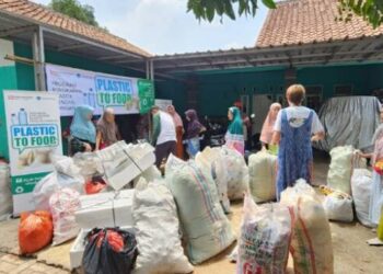 Sinar Mas Land Ajak Masyarakat Ikut Kelola Sampah Lewat Program Tukar Plastik untuk Pangan dan Buku