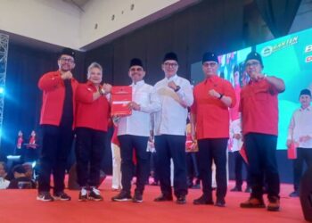 DPP PDIP Berikan SK B1- KWK Kepada Sachrudin – Maryono Maju di Pikada 2024