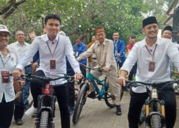 Faldo – Fadhlin Daftar ke KPU Kota Tangerang Dengan Bersepeda