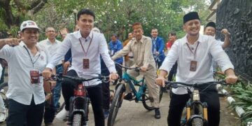 Faldo – Fadhlin Daftar ke KPU Kota Tangerang Dengan Bersepeda