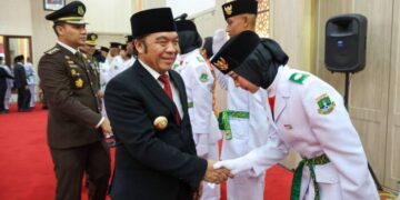 Pj Gubernur Al Muktabar Kukuhkan Paskibraka Provinsi Banten Tahun 2024