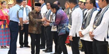 Daerah Zero Terorisme, Pj Gubernur Banten Al Muktabar Terima Penghargaan RAN PE Award 2024
