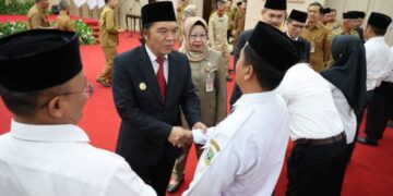 Pj Gubernur Banten Al Muktabar Lantik 72 Kepala Sekolah dan 1 Pengawas Sekolah