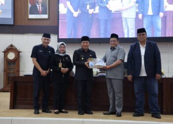 Pj Gubernur Banten Al Muktabar Sampaikan Nota Pengantar Raperda Perubahan APBD TA 2024
