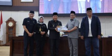 Pj Gubernur Banten Al Muktabar Sampaikan Nota Pengantar Raperda Perubahan APBD TA 2024
