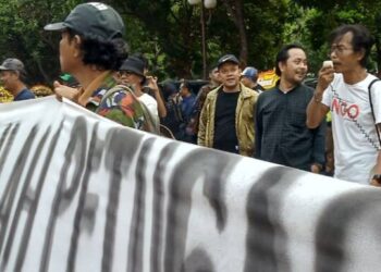 Demo Warnai Pelantikan 50 Anggota DPRD Kota Tangerang