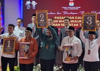 Pengundian Nomor Urut Cakada di KPU Kota Tangerang Diserbu Ribuan Orang