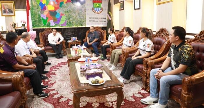 Pj Bupati Tangerang Lepas Tiga Atlet Menembak untuk PON ke-XXI