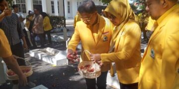 HUT Golkar ke 60, Calon Wali Kota Tangerang Sachrudin Tabur Bunga di TMP Taruna