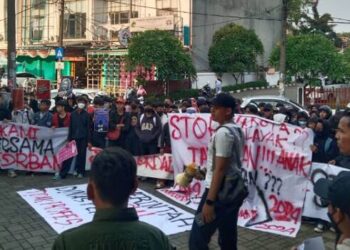 Ratusan Pelajar Demo Kepung Pemkot Tangsel