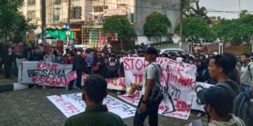 Ratusan Pelajar Demo Kepung Pemkot Tangsel