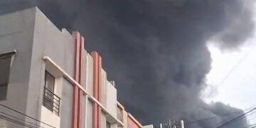 Tiga Pabrik Kimia dan Makanan di Karawaci Kota Tangerang Hangus Terbakar