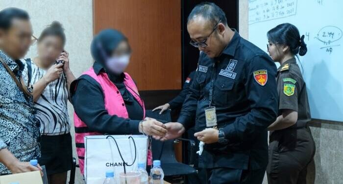 DJP Banten Serahkan Tersangka Penggelapan Pajak ke Kejari Tangsel, Modus Faktur Palsu