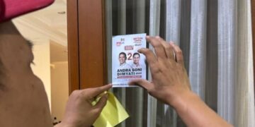 Relawan RPAD Kenalkan Andra Soni-Dimyati Melalui Stikerisasi di Tangerang Selatan
