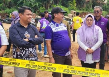 Calon Wakil Bupati Tangerang Intan Nurul Hikmah Tinjau Lokasi Longsor di Pagedangan