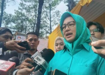 Airin Rachmi Diany Nyoblos di TPS 15 Serpong Utara