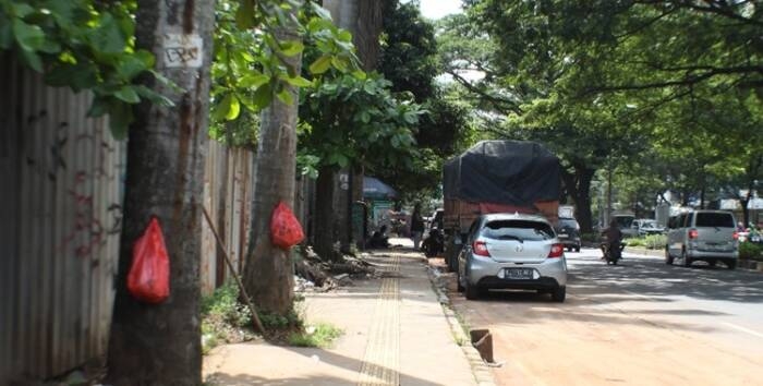 Truk Bandel Kembali Berulah, Macet Parah Hantui Warga Tangsel