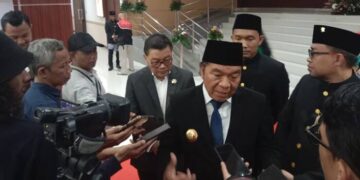 Pj Gubernur Banten Terenyuh Melihat Kondisi Anak yang Tidak Makan Siang di Sekolah