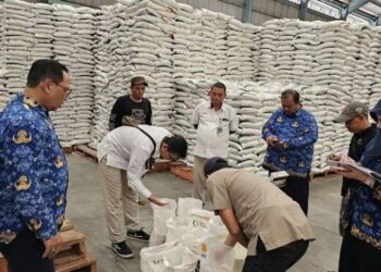 Pastikan ketersediaan Pangan Cukup di Akhir Tahun, Pemkot Tangerang Cek Kualitas Beras di Bulog