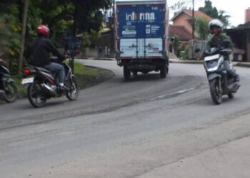 Waspada, Kerikil Berserakan di Jalan Lingkar Selatan Muncul Tangsel