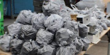 Tradisi Tahun Baru, Arang dan Petasan Kembang Api Jadi Primadona di Pasar Serpong