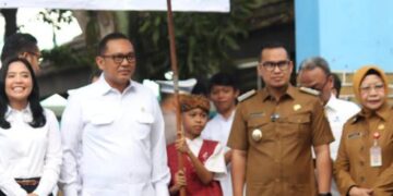 Wakil Menteri Investasi dan Hilirisasi Tinjau Program Makan Bergizi Gratis di SDN Lengkong Gudang Tangsel