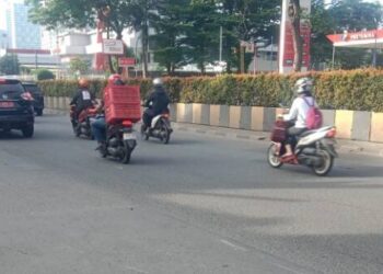 Dua Pemotor Tergelincir di Jalan Pahlawan Seribu